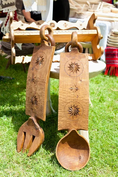Cucchiaio e forchetta in legno ornamentale — Foto Stock