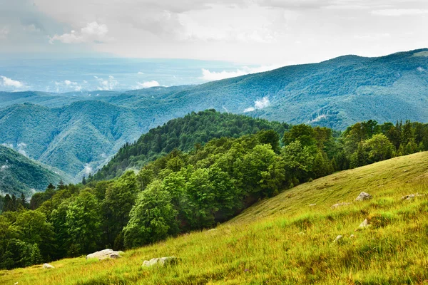 Τοπίο με βουνά parang στη Ρουμανία — Φωτογραφία Αρχείου