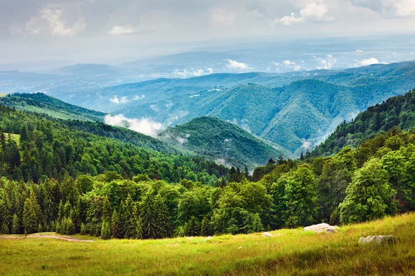 景观与游击分子山在罗马尼亚 — 图库照片