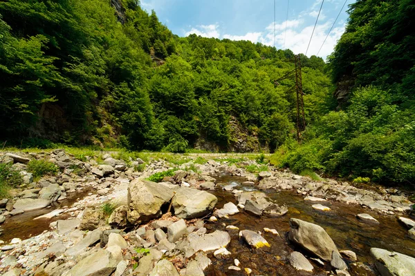 Долина Латоритей в горах Румынии — стоковое фото