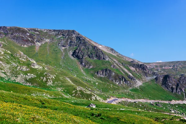 Krajina s iezer vrchol parang pohoří v Rumunsku — Stock fotografie