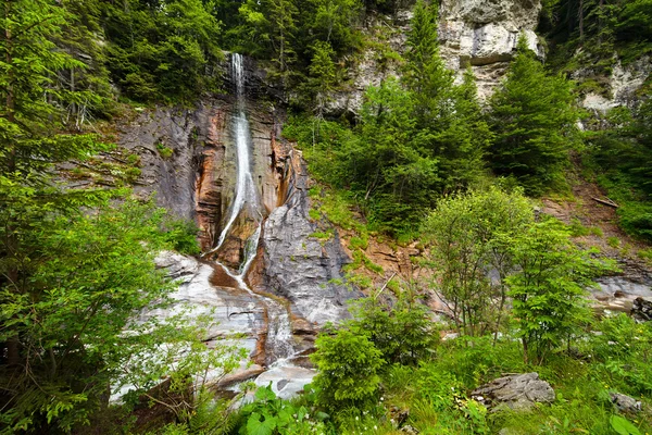 Cascada Latoritei en las montañas de Rumania — Foto de Stock