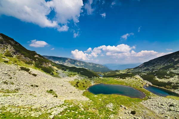 Glaciális tavak vidal és a pencu a parang hegység, Románia — Stock Fotó