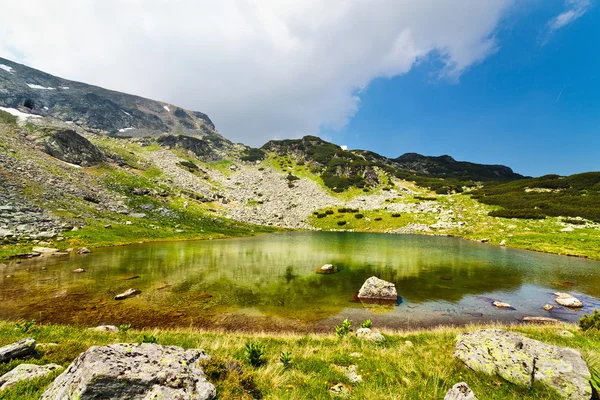 Polodowcowe jezioro vidal góry maczeta, Rumunia — Zdjęcie stockowe