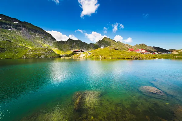 Lago e montanha (Lago Balea na Roménia ) — Fotografia de Stock