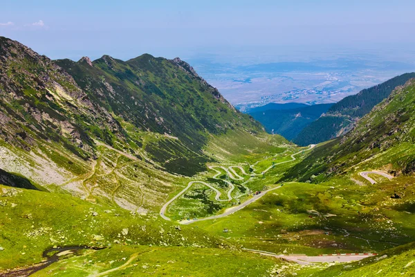 Paisagem com montanhas Fagaras na Romênia com Transfagarasan — Fotografia de Stock