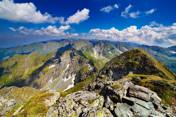 Paisagem com montanhas Fagaras na Roménia — Fotografia de Stock