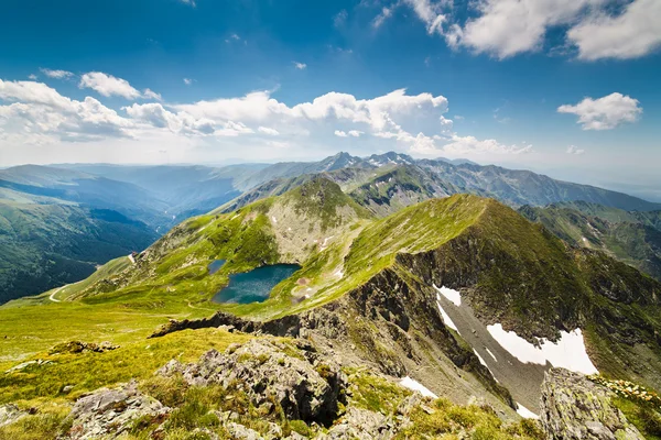 Paesaggio con montagne Fagaras in Romania — Foto Stock