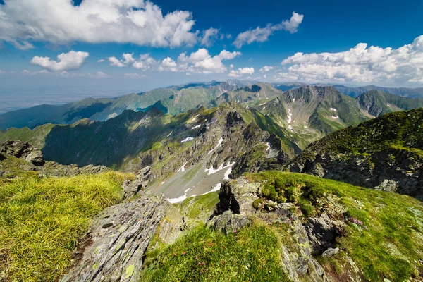 Paesaggio con montagne Fagaras in Romania — Foto Stock