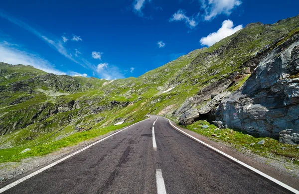 Empty road in mountains — Stock Photo, Image