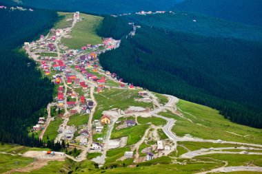 parang dağlarda ranca şehrin havadan görünümü