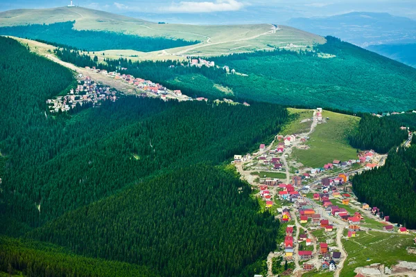 Parang dağlarda ranca şehrin havadan görünümü — Stok fotoğraf