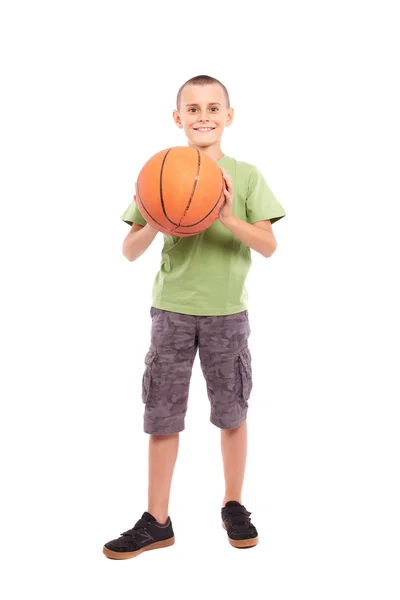 Bambino con basket isolato su sfondo bianco — Foto Stock