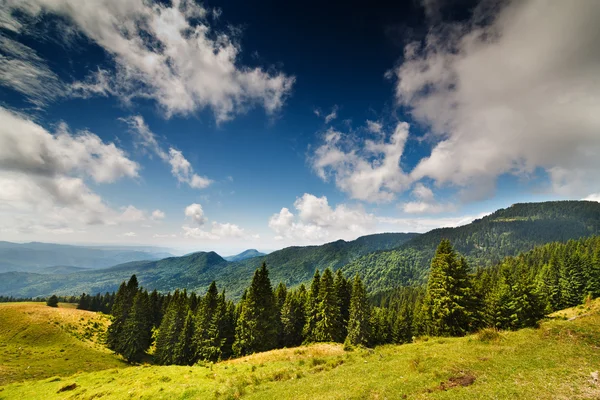 Краєвид з гори в Румунії — стокове фото