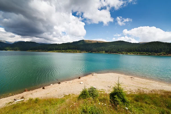 Dam Lake Bolboci in Bucegi mountains, Romania — Stock Photo, Image