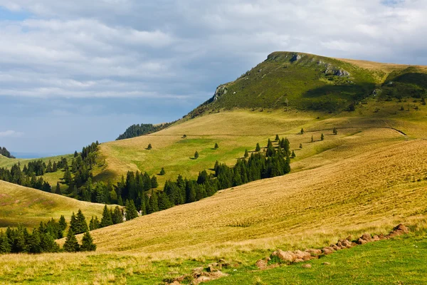 Landskap med berg i Rumänien — Stockfoto
