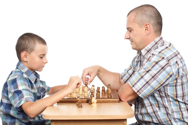 Vader en zoon spelen schaak — Stockfoto