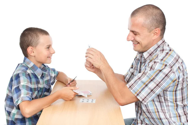Padre e hijo jugando a las cartas — Foto de Stock