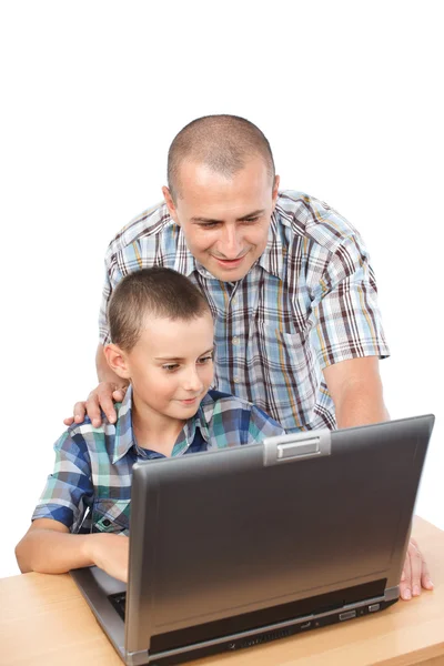 Padre e hijo en la computadora — Foto de Stock