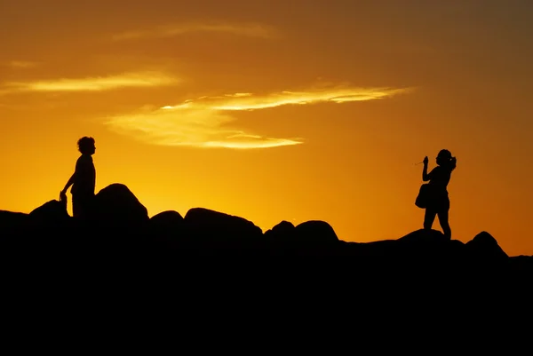 COUPLE SILHOUETTE at sunset — Stock Photo, Image