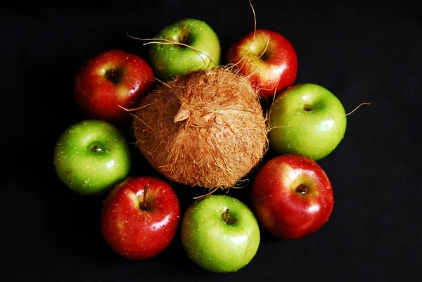 Bunte Gruppe frischer Früchte — Stockfoto