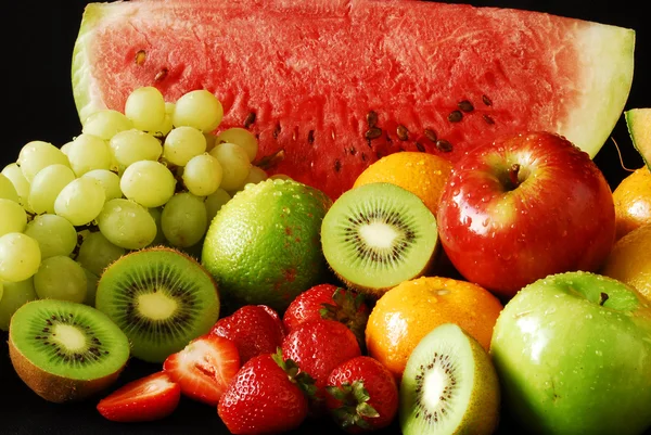 Kleurrijke verse groep vruchten — Stockfoto