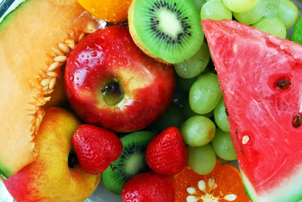 Kleurrijke verse groep vruchten — Stockfoto
