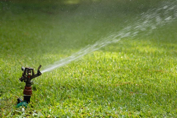 Lawn sprinkler — Stock Photo, Image