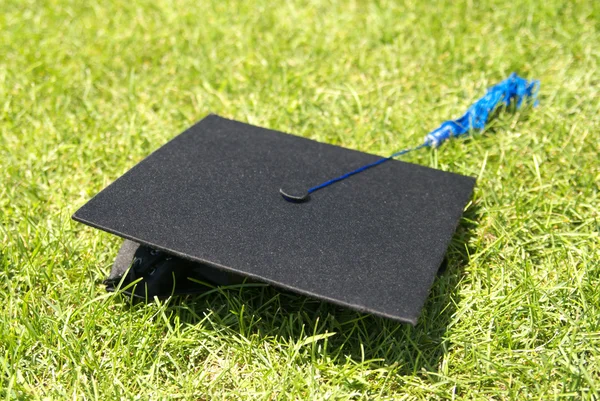 Chapéu de vestido de graduação — Fotografia de Stock