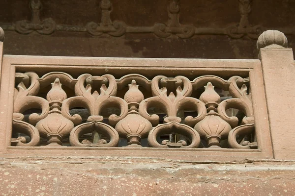 Balcon en pierre gravée — Photo