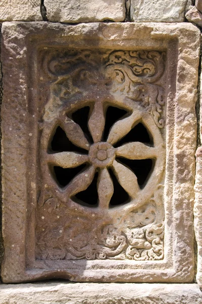 Ventilateur en pierre fleuri — Photo