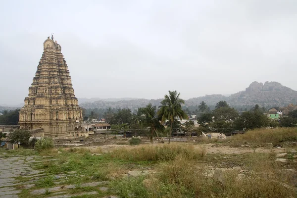 Wieża świątyni w hampi — Zdjęcie stockowe