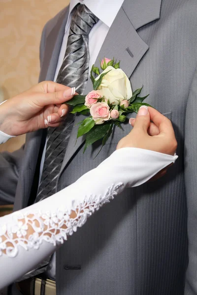 Hands fiancee and bouquet of groom — Stock Photo, Image