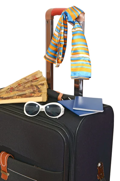 Черный чемодан поездки и аксессуары для отдыха — стоковое фото