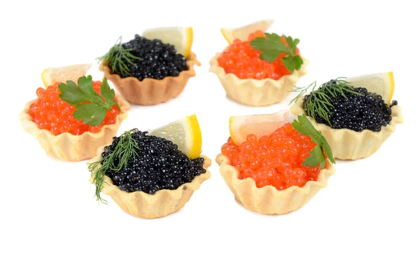 Kaviar svart och rött är i en träsked — Stockfoto