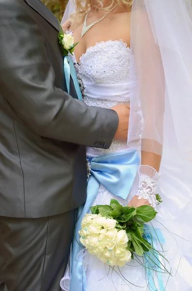 Bride is groom and wedding bouquet — Stock Photo, Image