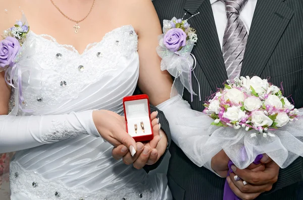 Bruid is bruid en bruidegom bruiloft boeket — Stockfoto
