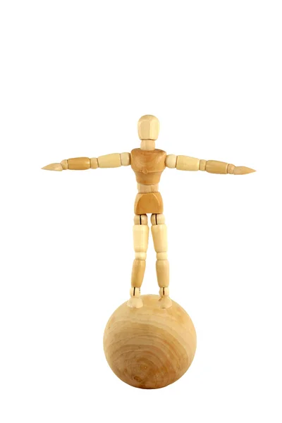 Drewniany manekin, stojąc na kuli — Zdjęcie stockowe