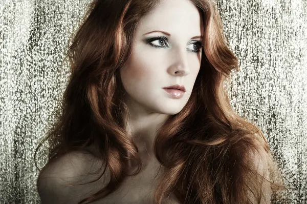 Genç, güzel, Kızıl saçlı bir kadın moda portre — Stok fotoğraf