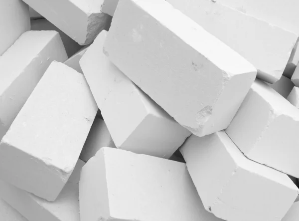 Uma grande pilha de tijolos brancos — Fotografia de Stock