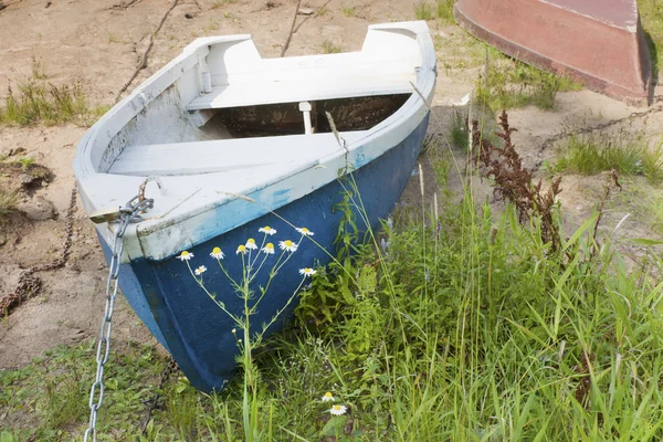 La vecchia catena legata barca — Foto Stock