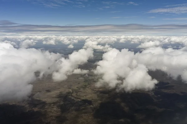 Lot nad chmury — Zdjęcie stockowe
