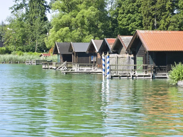 Houses at the lake — Stock Photo, Image