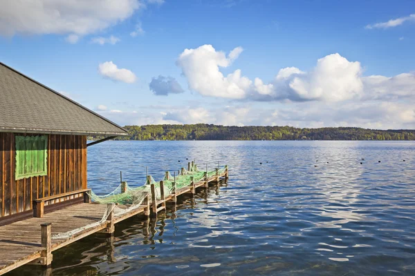 Lake en hut — Stockfoto