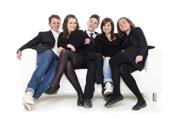 Grupp i en soffa — Stockfoto
