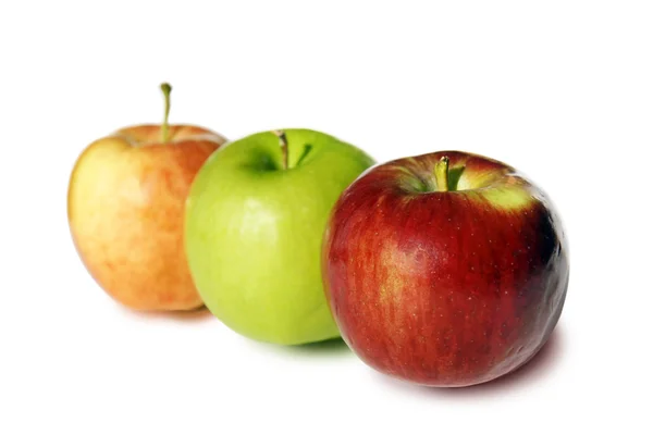 白地にカラフルなリンゴを 3 個 — ストック写真