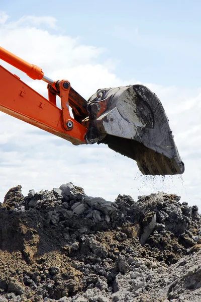 Hink släppa lera och smuts — Stockfoto