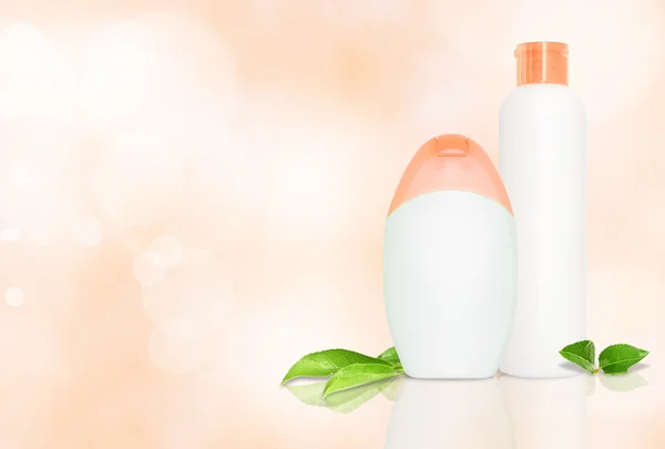 Two blank cosmetics bottles with copyspace — Stock Photo, Image