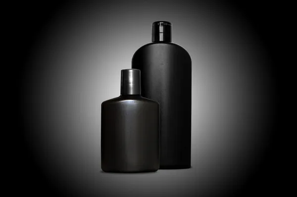 Productos personales para el cuidado de la piel de los hombres sobre negro — Foto de Stock