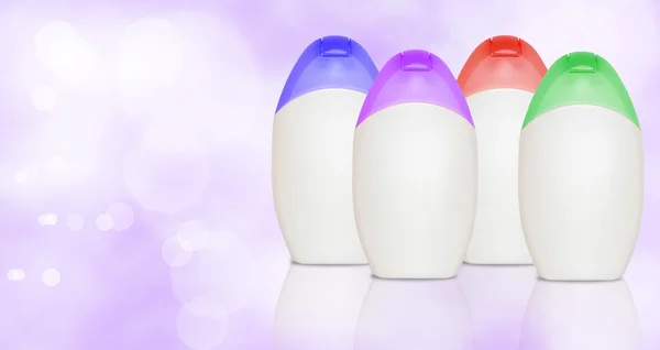 Quatro garrafas de cosméticos em branco com copyspace — Fotografia de Stock